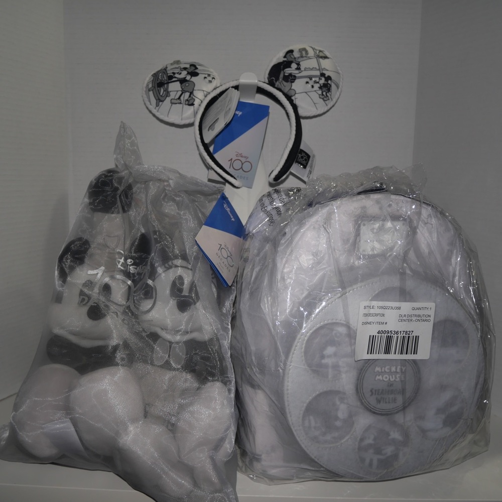 Steamboat Mickey Bundle 100 Decades
Ears
Backpack 
Plushes Mickey and Minnie